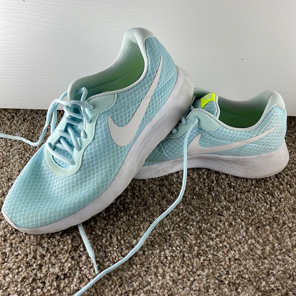 Nike Women’s Tanjun Sneakers Size 11